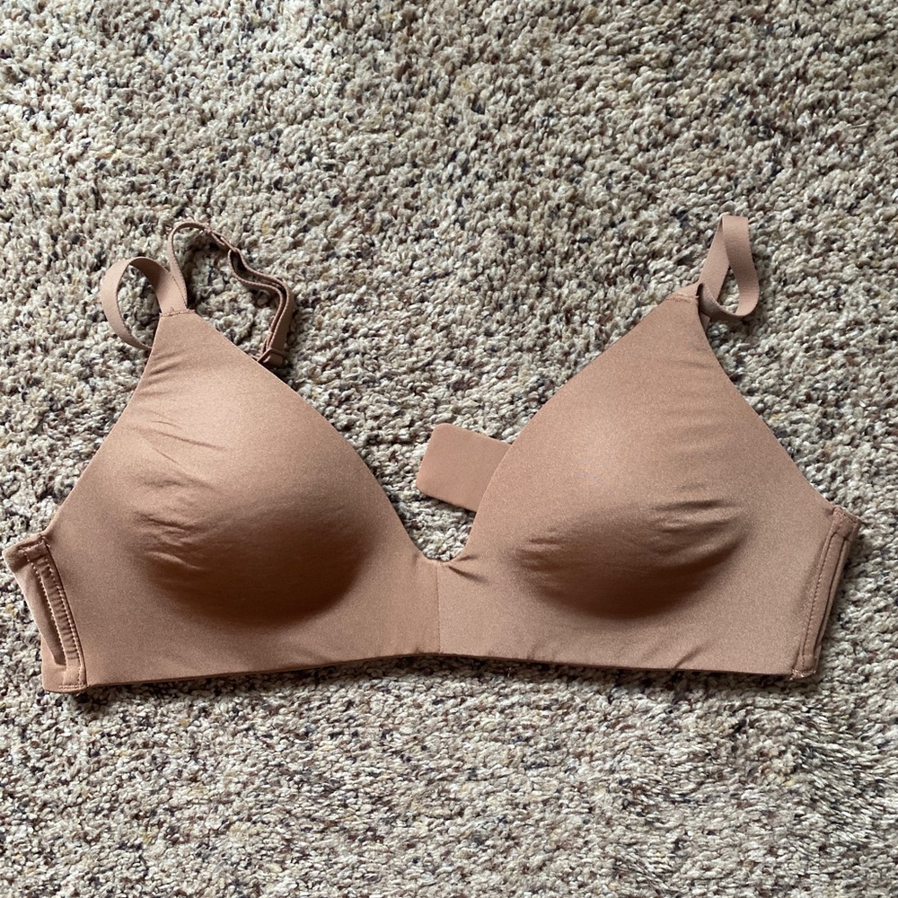 Skims wireless form tshirt bra